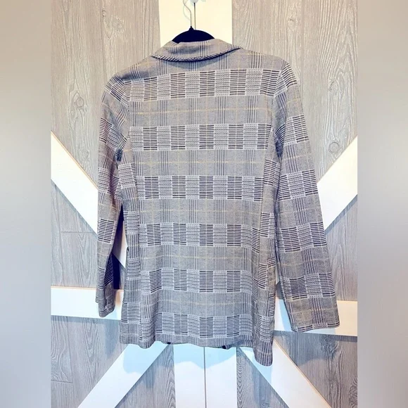 107. H&M Plaid Tailored Ladies Blazer 4 EUC - Picture 7 of 7